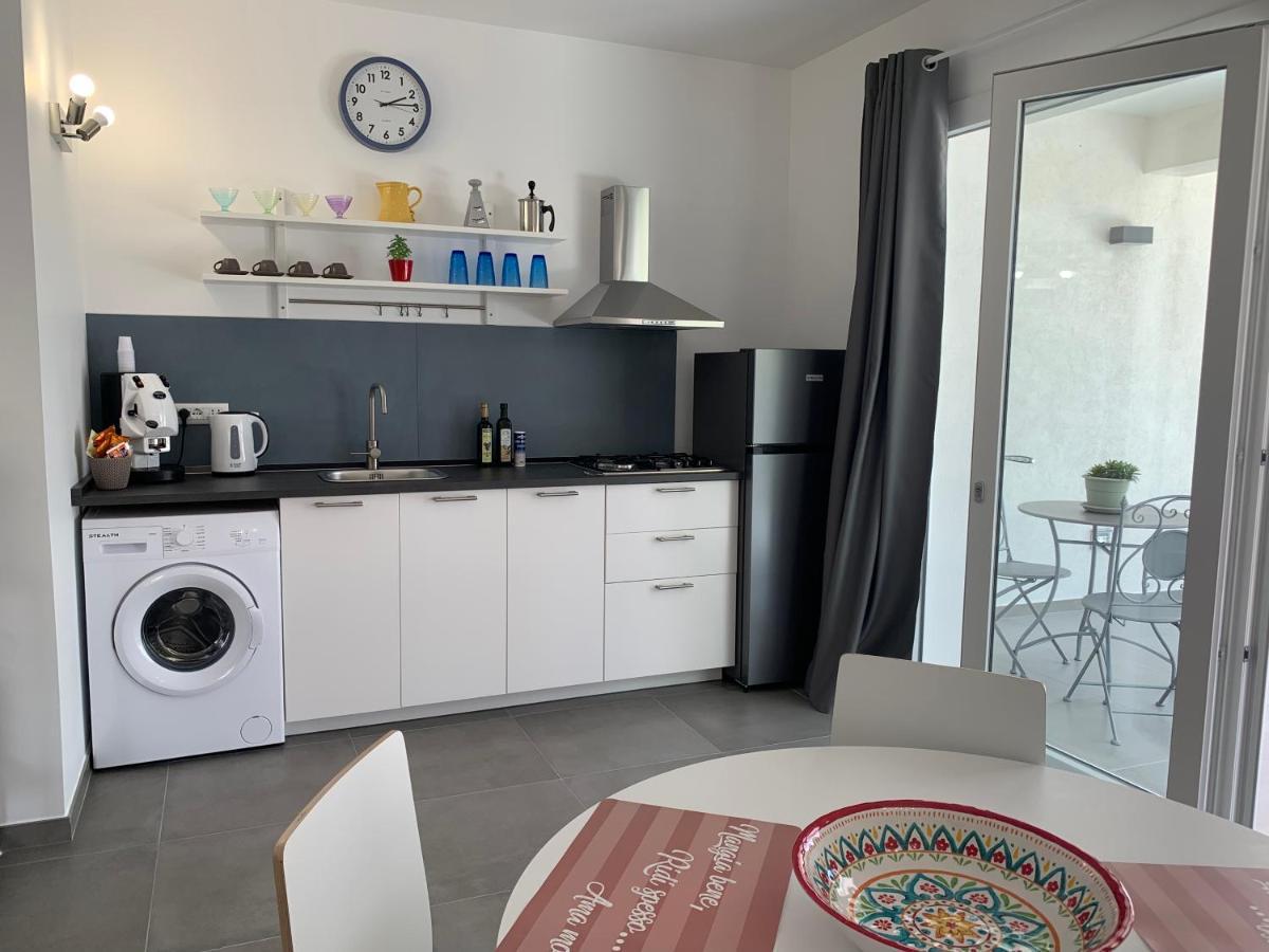 White House Monolocale Apartment Avola Bagian luar foto